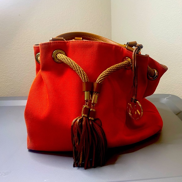 Micheal Kors - Picture 1 of 4